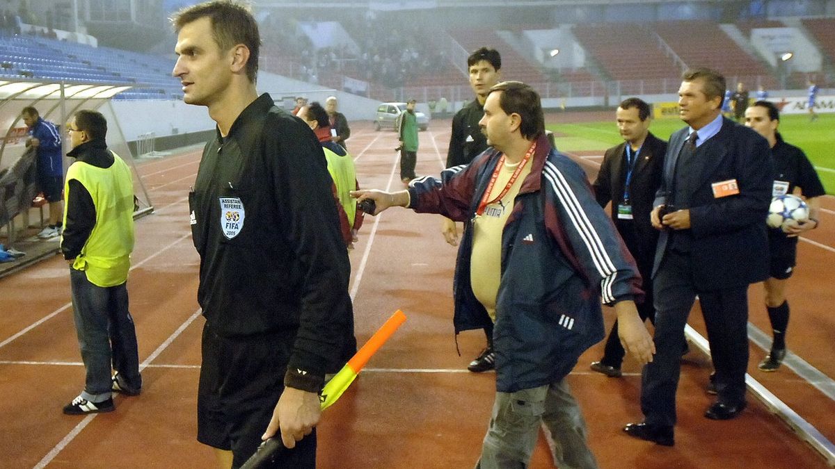 Pohřbíval český fotbal zaživa, říká o Berbrovi sudí, který se s ním soudil